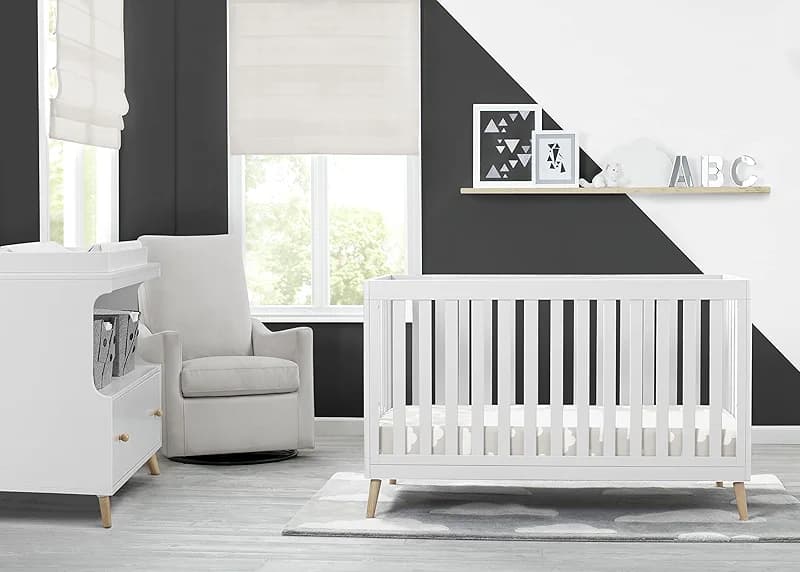 Delta Children Essex 4-in-1 Convertible Baby Crib — image 3